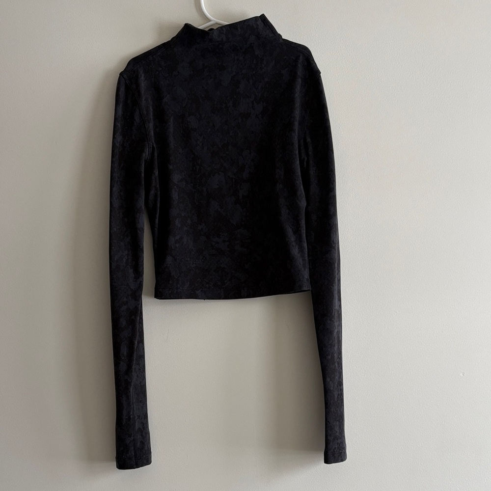 Lululemon Women’s Long Sleeve Crop Top